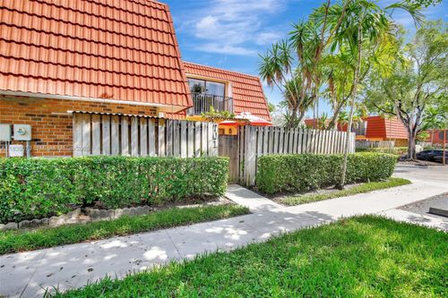 701 Nw 98th Cir, Plantation, FL, 33324-4911 | Card Image