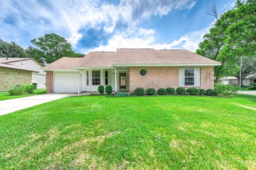 915 W Primrose Meadows Cir, Pearland, TX, 77584-2047 | Card Image