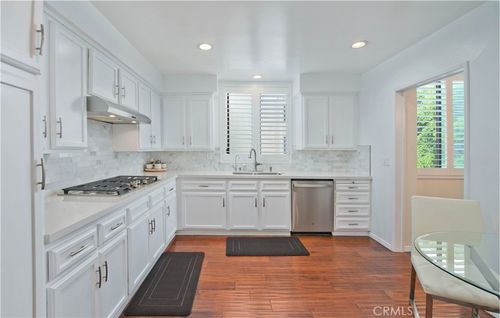 207-14521 Benefit, Sherman Oaks, CA, 91403 | Card Image