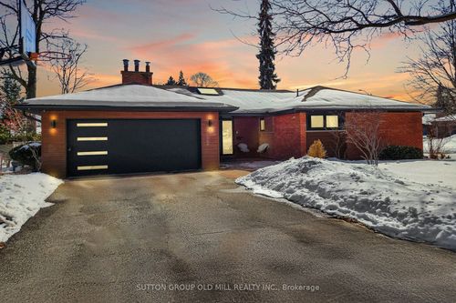 1 Farningham Crescent, Etobicoke, ON, M9B3B4 | Card Image