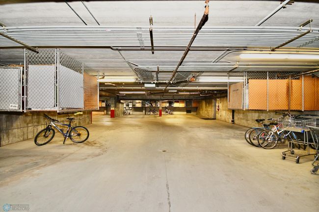 Garage | Image 28
