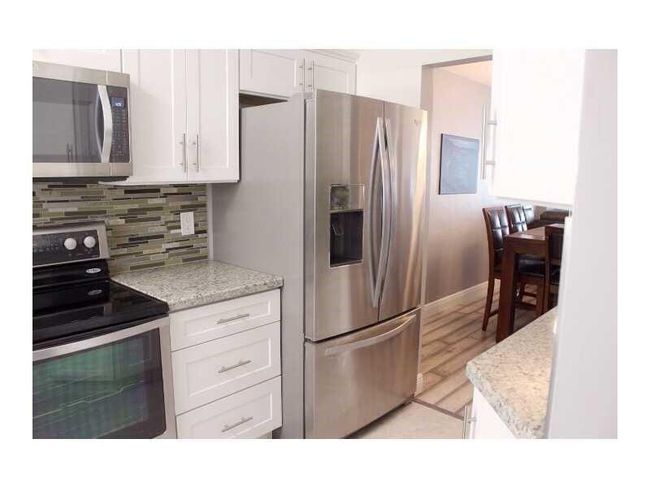 APT-305 - 1161 Hillsboro Mile, Condo with 2 bedrooms, 2 bathrooms and null parking in Hillsboro Beach FL | Image 5