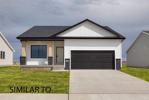 1509 Maple St, Granger, IA, 50109-8010 | Card Image