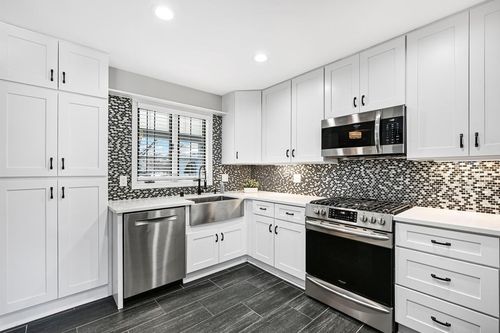 10121 N Lee Court, Mequon, WI, 53092 | Card Image