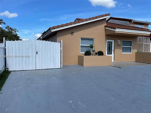 1017 Sw 124th Ct, Miami, FL, 33184-2458 | Card Image