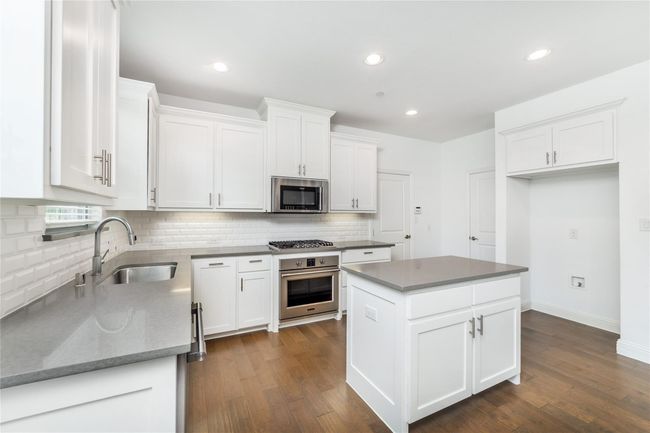 7301 Chief Spotted Tail Dr, Townhouse with 3 bedrooms, 3 bathrooms and null parking in Mckinney TX | Image 4