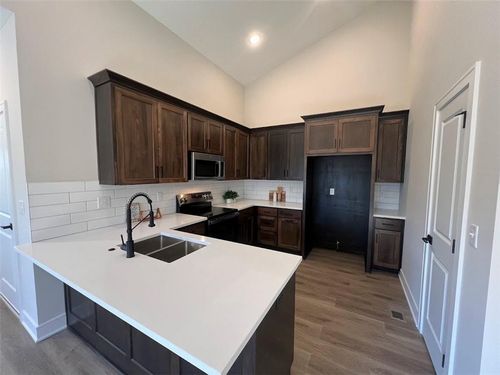 5829 Hunter Ct, Raytown, MO, 64133-3202 | Card Image