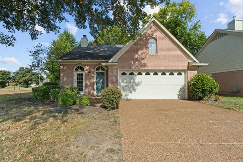 2211 Lake Hill Ct, Cordova, TN, 38016-5352 | Card Image