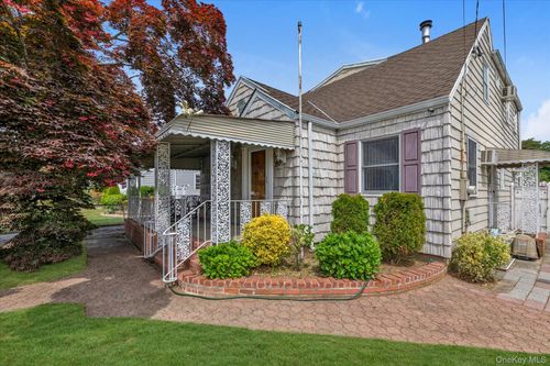 20 Francine Drive N, Oyster Bay, NY, 11758 | Card Image