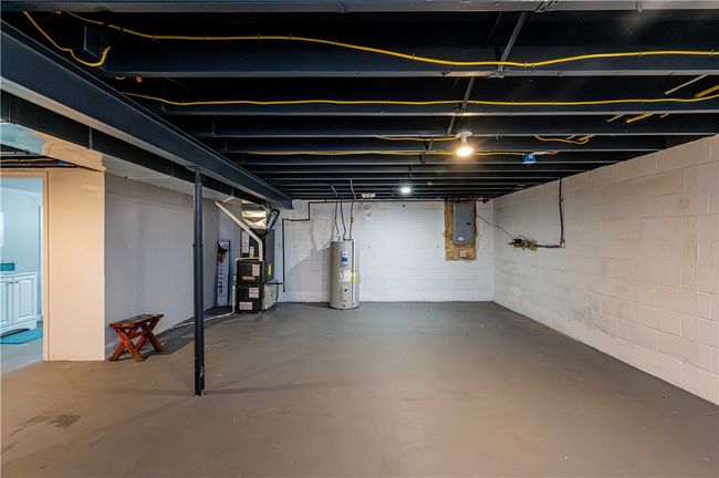 All the mechanics are conveniently located on the side wall. | Image 23