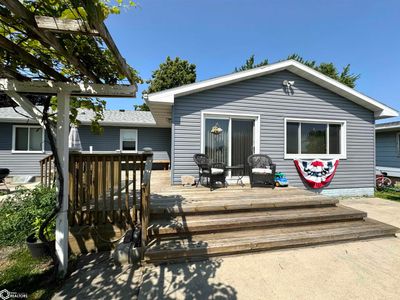 1300 7th Pl N, Home with 3 bedrooms, 1 bathrooms and 3 parking in Clear Lake IA | Image 3