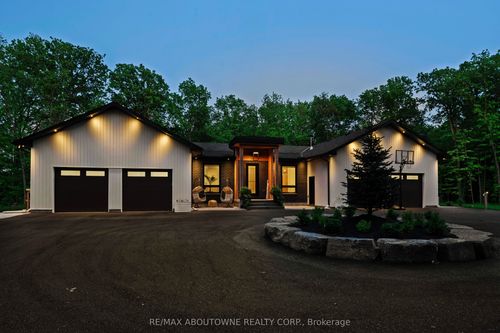295 Allen Rd, Grimsby, ON, L3M4E7 | Card Image