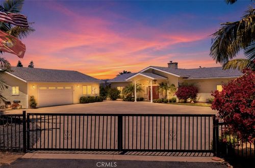 2713 E Mission Rd, Fallbrook, CA, 92028-9756 | Card Image