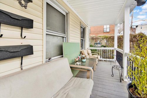 14 Bartels Pl, New Rochelle, NY, 10801-6902 | Card Image