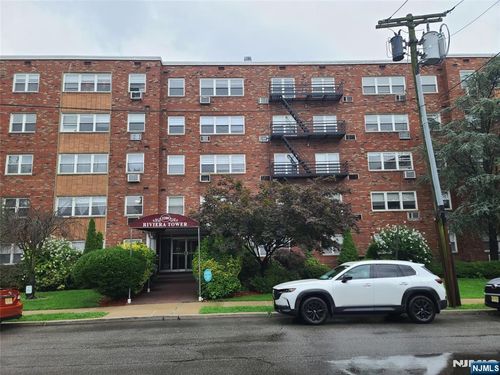2200 Center Ave, Fort Lee, NJ, 07024-5861 | Card Image