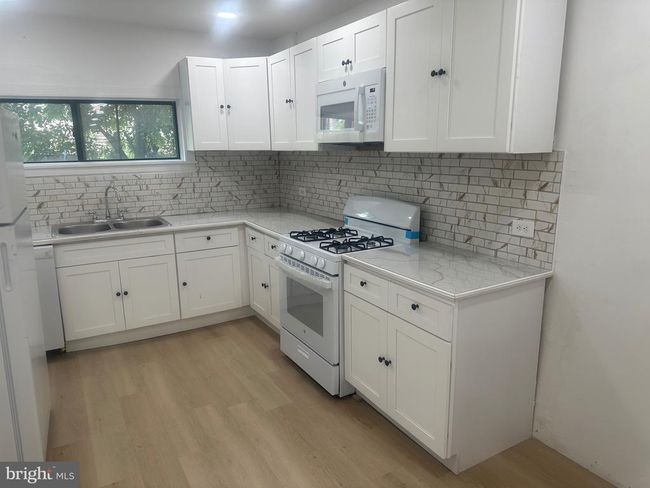401 S 6 Th St, Home with 4 bedrooms, 1 bathrooms and null parking in DARBY PA | Image 7