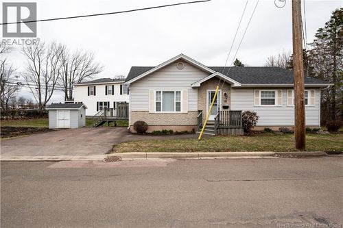 33 Reilly Ave, Moncton, NB, E1A3H2 | Card Image