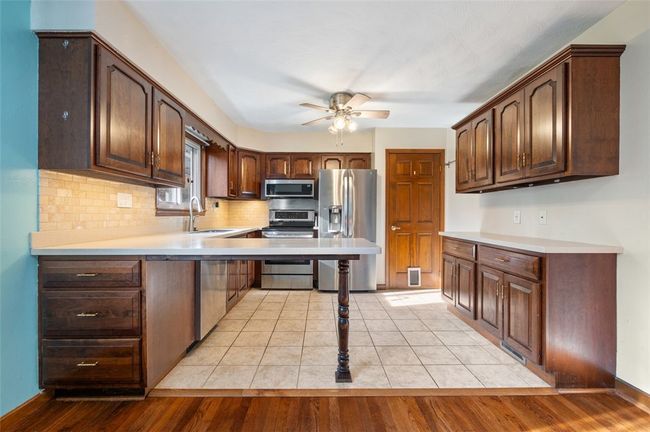 2425 Us Route 30, House other with 3 bedrooms, 2 bathrooms and 2 parking in Hookstown PA | Image 8