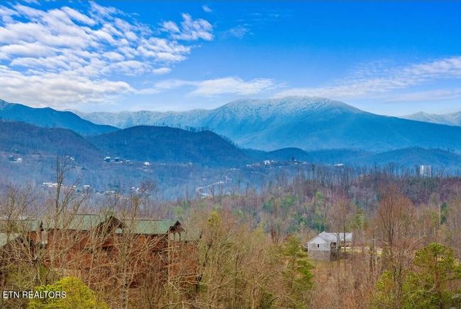 880 Great Smoky Way, House other with 4 bedrooms, 4 bathrooms and null parking in Gatlinburg TN | Image 45