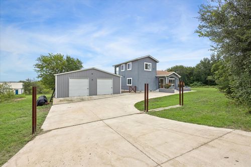 730 Spoke Hollow Rd, Lockhart, TX, 78644-2928 | Card Image