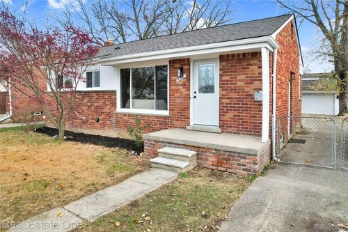 556 Harrison St, Garden City, MI, 48135-3188 | Card Image