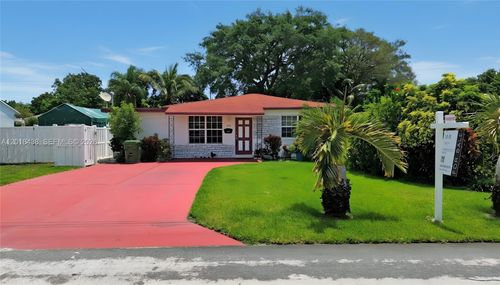 125 Sw 3rd Ave, Hallandale Beach, FL, 33009-5424 | Card Image