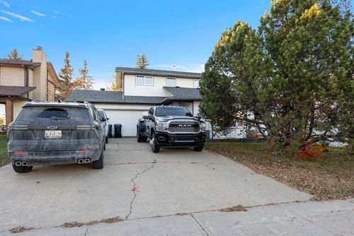 166 Sifton Ave, House with 4 bedrooms, 4 bathrooms and 5 parking in Fort Mcmurray AB | Card Image