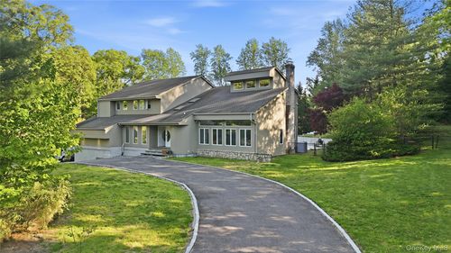 31 Sherwood Gate, Oyster Bay, NY, 11771-3805 | Card Image