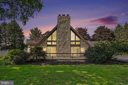 811 Wellington Dr, CARLISLE, PA, 17013-3561 | Card Image