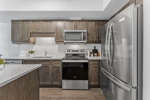 302-118 Summersides Blvd, Fonthill, ON, L3E0C1 | Card Image