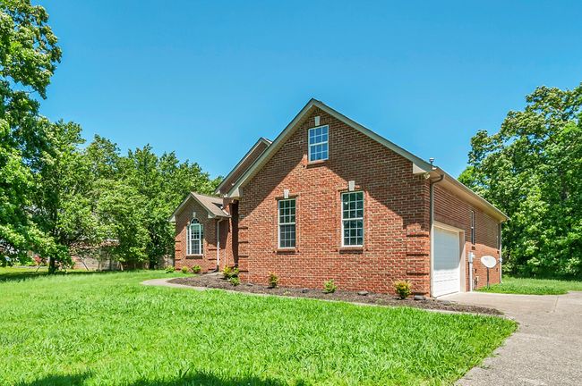 1031 Laurel Hills Dr, House other with 3 bedrooms, 2 bathrooms and 5 parking in Dickson TN | Image 5