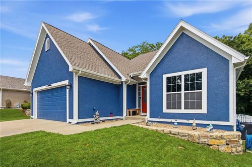 497 137th Pl, Bonner Springs, KS, 66012-5205 | Card Image