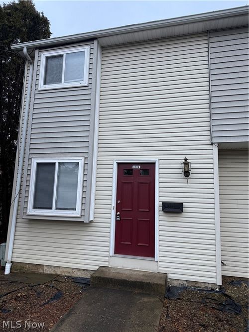 6136 Clingan Road, Poland, OH, 44514 | Card Image