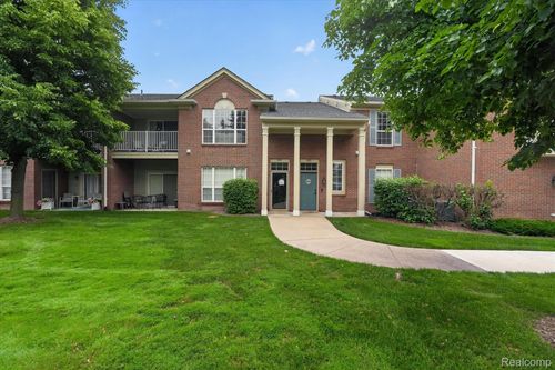 3203 Chesapeake Cir, Commerce Twp, MI, 48390-2998 | Card Image