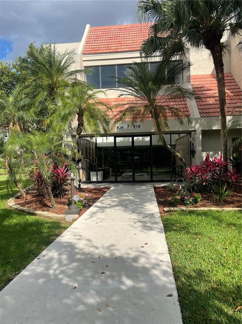 apt-109-210 Lakeview Dr, Weston, FL, 33326-1012 | Card Image