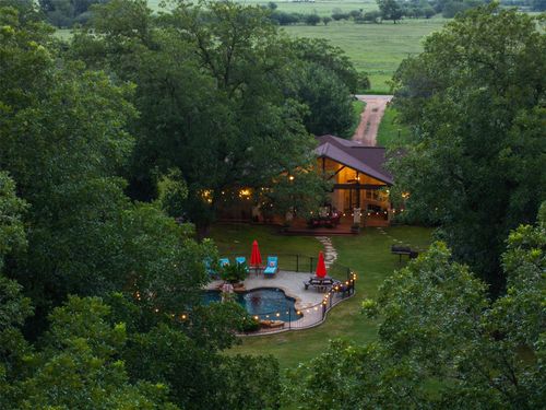 194 2 Mile Ln, Smithville, TX, 78957-5154 | Card Image