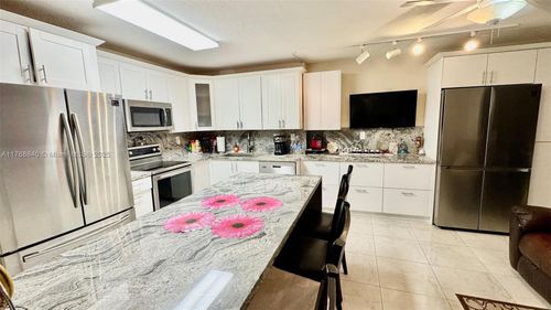 7-20381 Ne 30th Ave, Aventura, FL, 33180-1546 | Card Image