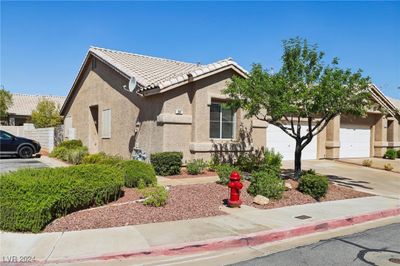 207 Roxborough Street, Townhouse with 3 bedrooms, 2 bathrooms and null parking in Henderson NV | Image 2