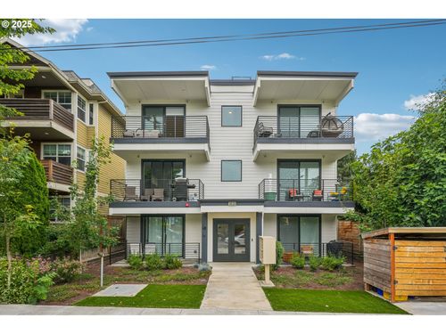 301-3920 N Montana Ave, Portland, OR, 97227-1122 | Card Image