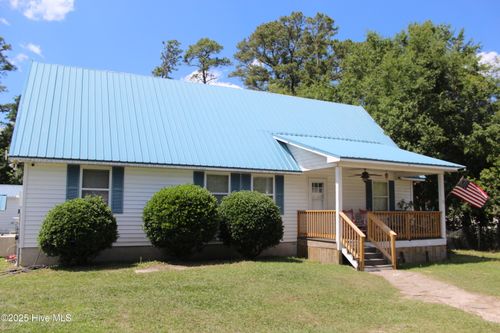 121 Pine Grove Rd, Newport, NC, 28570-6717 | Card Image
