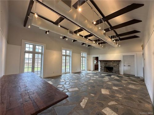 23 White Oak Dr, Chester, NY, 10918-1752 | Card Image