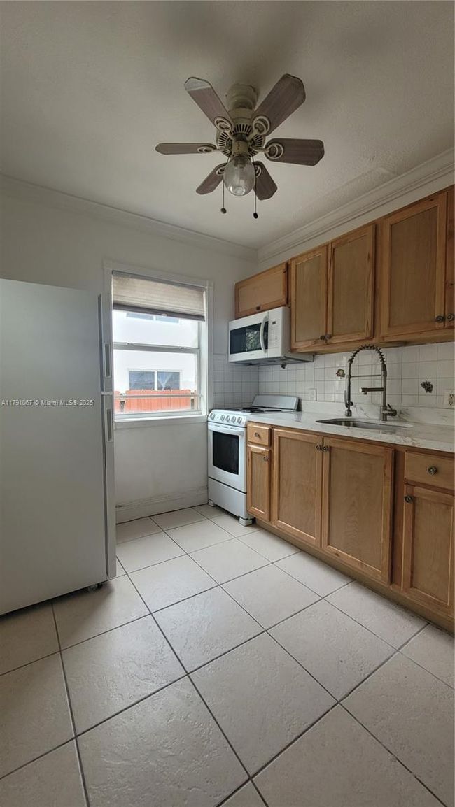 APT-4 - 7636 Abbott Ave, Condo with 1 bedrooms, 1 bathrooms and null parking in Miami Beach FL | Image 4