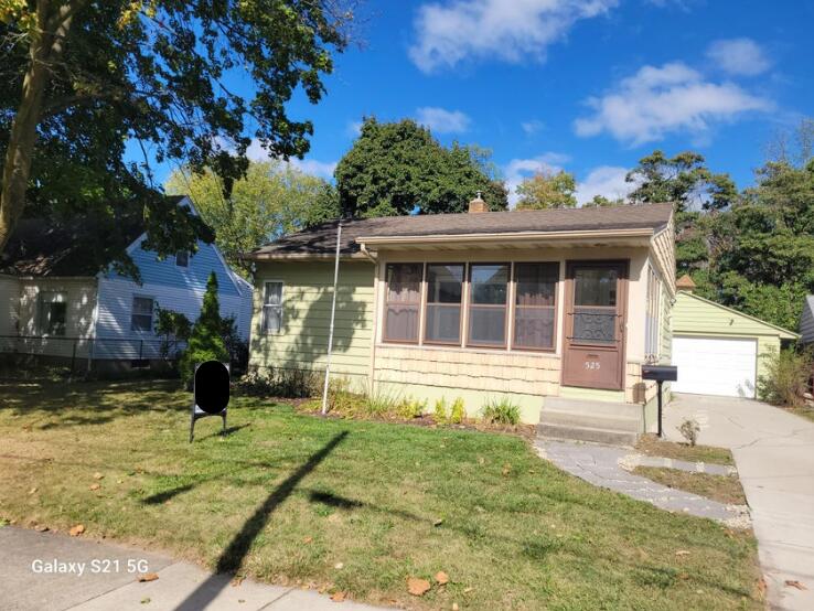 Walnut St, Grand Rapids, MI 49503