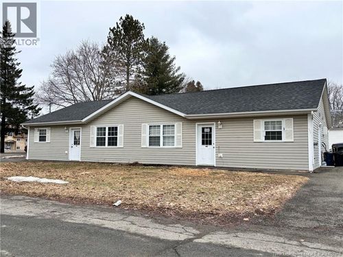 104 Water St, Woodstock, NB, E7M | Card Image