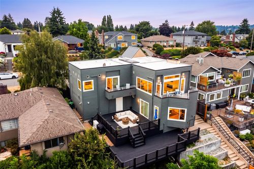 3406 37th Ave W, Seattle, WA, 98199-1906 | Card Image