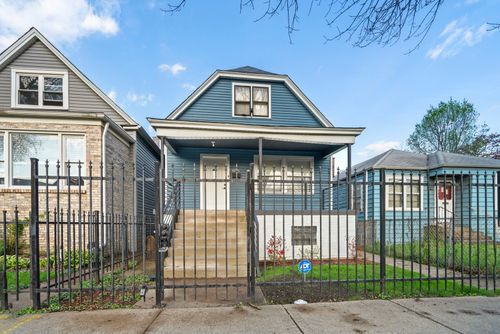 10151 S Avenue M, CHICAGO, IL, 60617-5925 | Card Image
