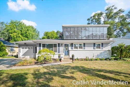 3963 41st St, Grandville, MI, 49418-2407 | Card Image