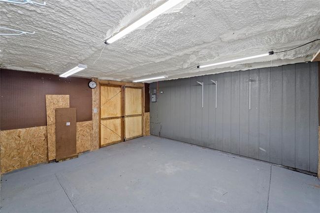 915 E Hanna St, House other with 3 bedrooms, 2 bathrooms and 2 parking in Calvert TX | Image 31