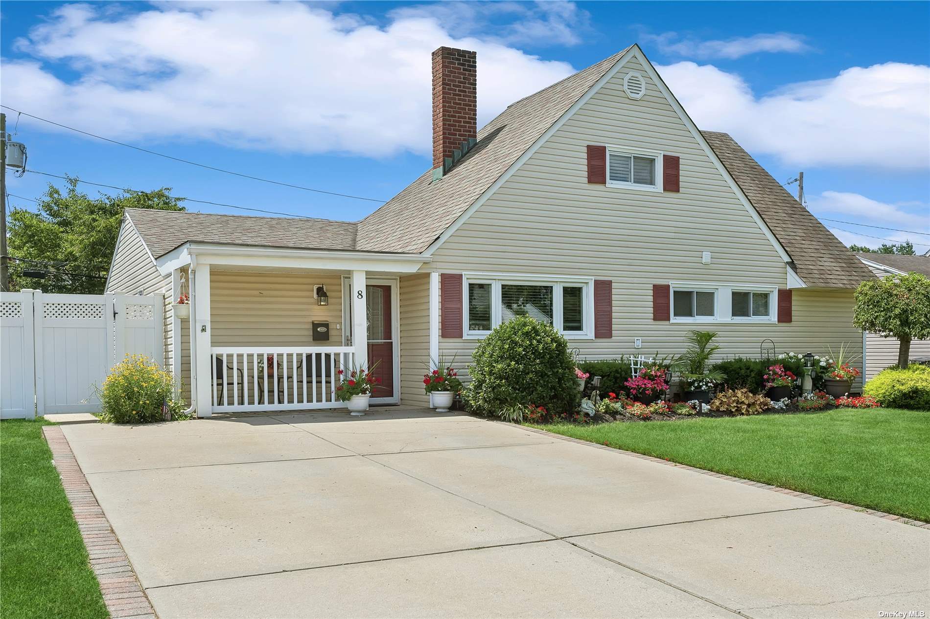 Wisteria Ln, Wantagh, NY 11793