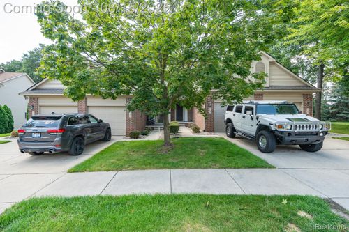 7183 Magnolia Ln, Waterford, MI, 48327-4421 | Card Image